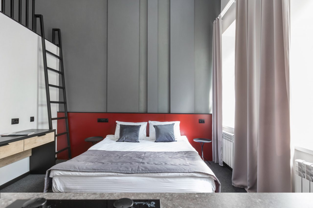 Двухуровневая с двумя двуспальными кроватями