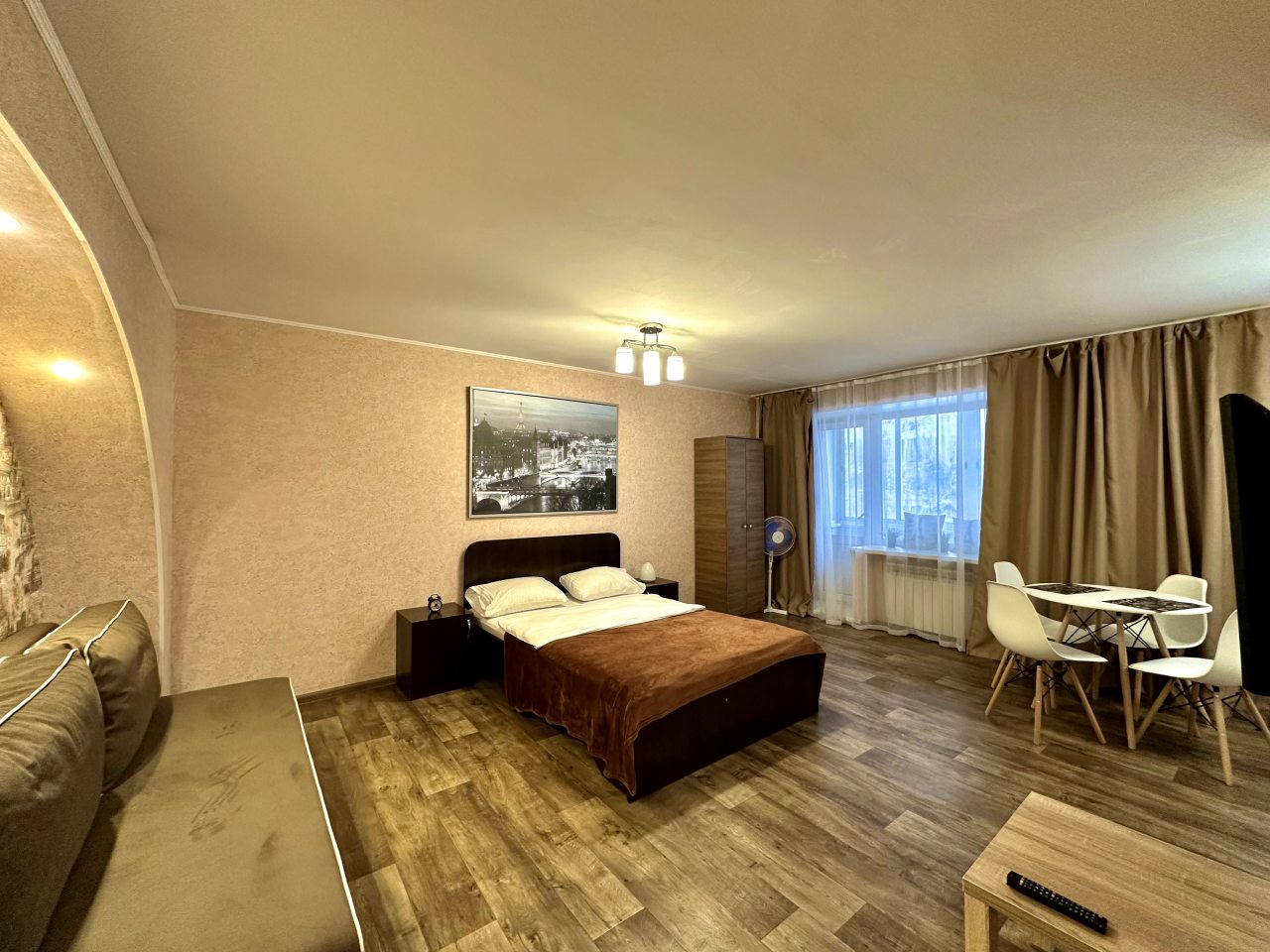 Четырехместный (Апартаменты Калина в Парижском стиле), Апартаменты Калина в Парижском стиле