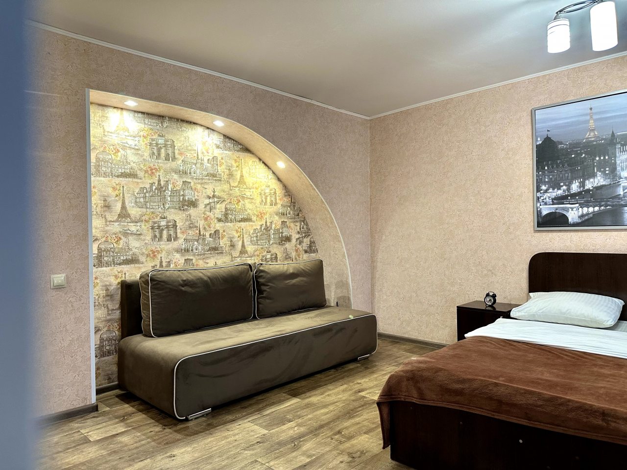 Четырехместный (Апартаменты Калина в Парижском стиле), Апартаменты Калина в Парижском стиле