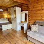 Восьмиместный (Домик 2-х комнатный 2-х этажный с балконом на 8 человек), База отдыха Кокос