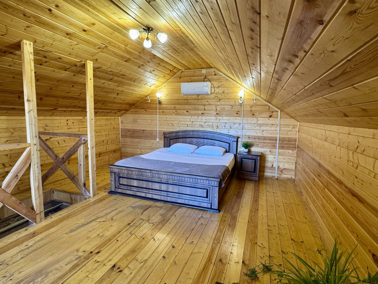 Восьмиместный (Домик 2-х комнатный 2-х этажный с мини-кухней и балконом), База отдыха Кокос