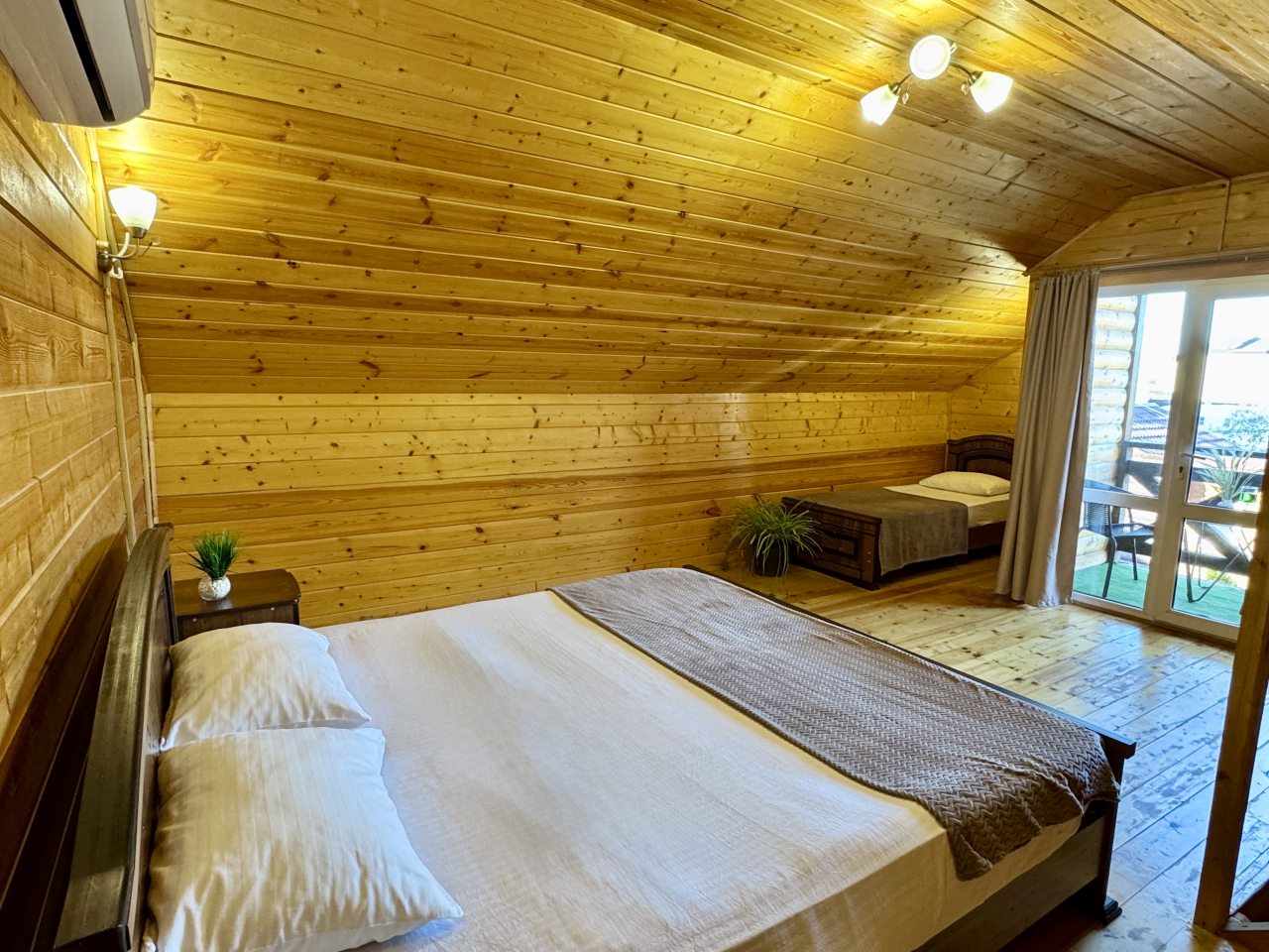 Восьмиместный (Домик 2-х комнатный 2-х этажный с мини-кухней и балконом), База отдыха Кокос