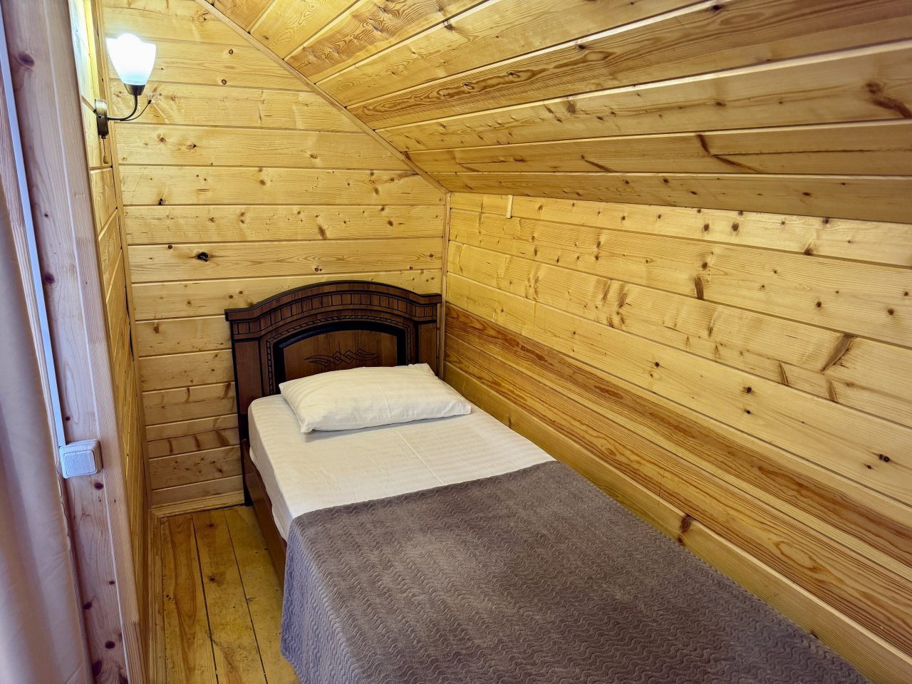 Восьмиместный (Домик 2-х комнатный 2-х этажный с мини-кухней и балконом), База отдыха Кокос