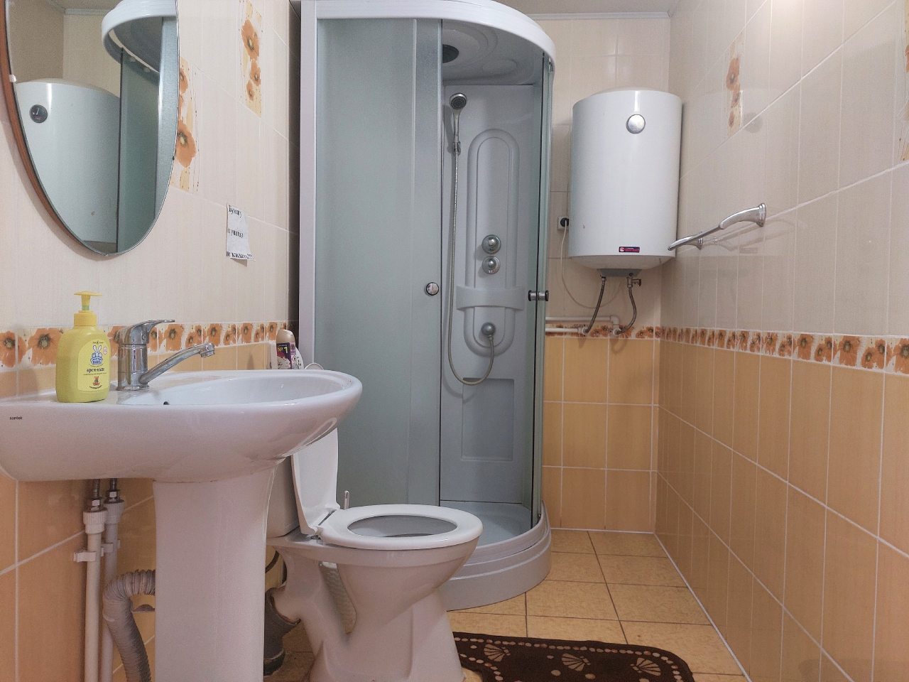 Люкс (Люкс), Гостиница Астра