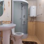 Люкс (Люкс), Гостиница Астра