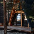 Дом (A-Frame), Отель Rivendell Hotel