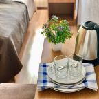 Чайная зона в номере для Вашего удобства - чайник, кружки, тарелки и чай.