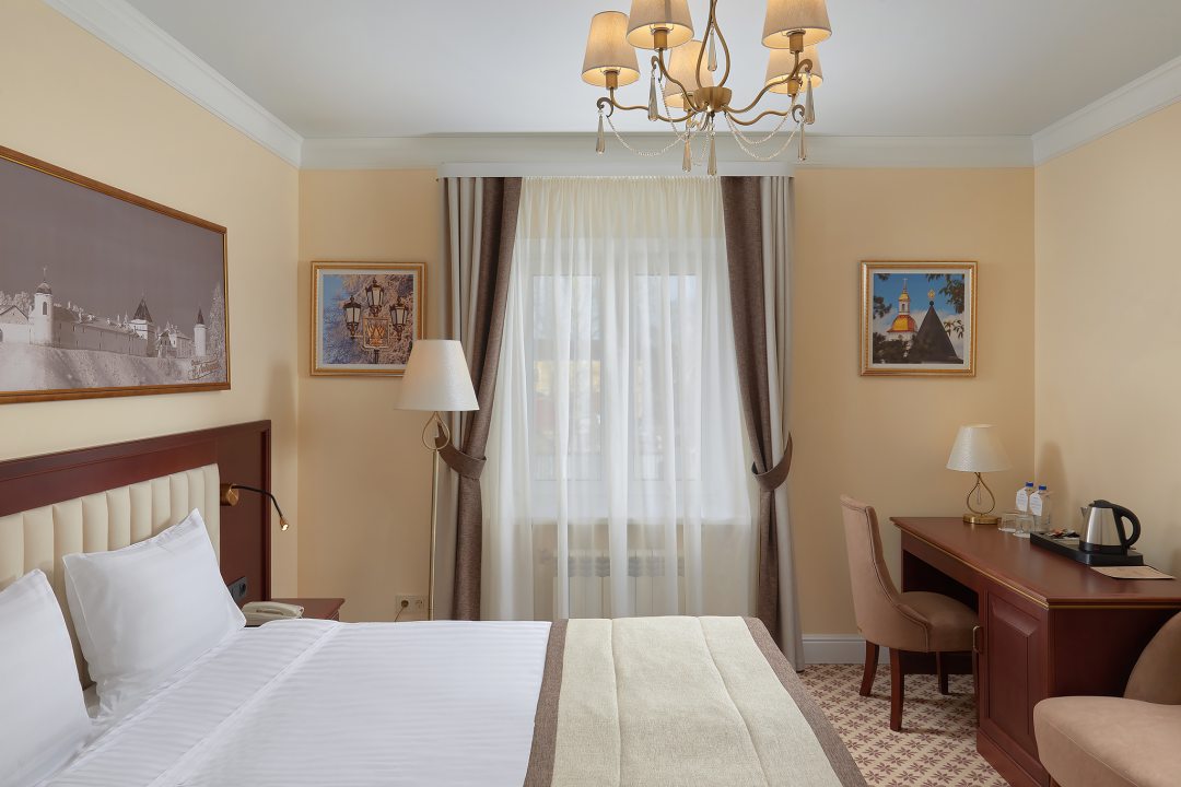 Двухместный (Стандартный двухместный номер с двуспальной кроватью) отеля Миррос Отель Тобольск