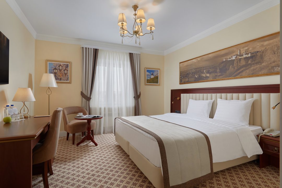 Двухместный (Улучшенный двухместный номер с двуспальной кроватью) отеля Миррос Отель Тобольск