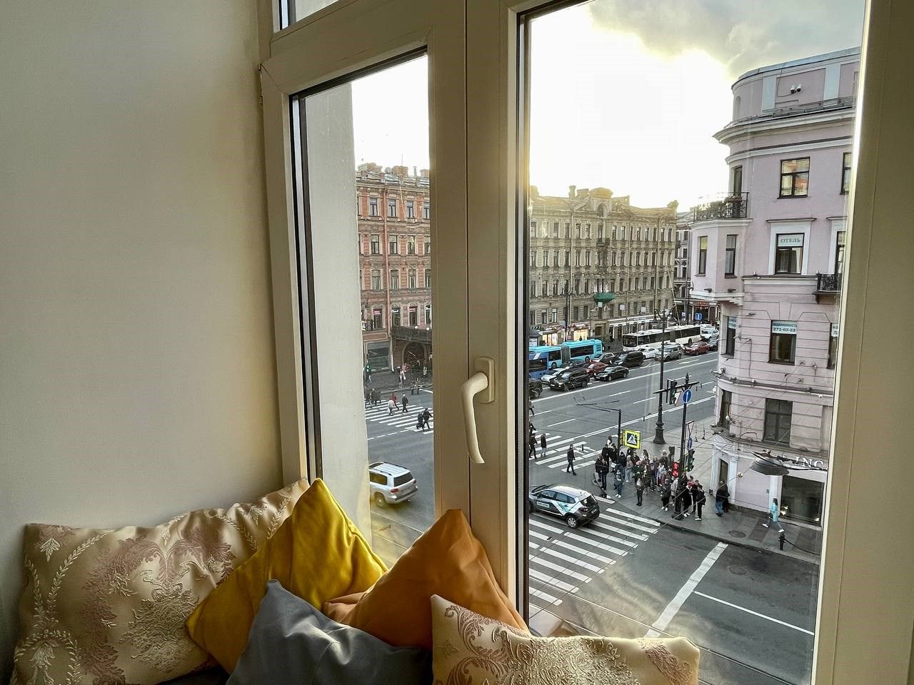 Вид на проспект, Апартаменты SivakApart на Невском 78