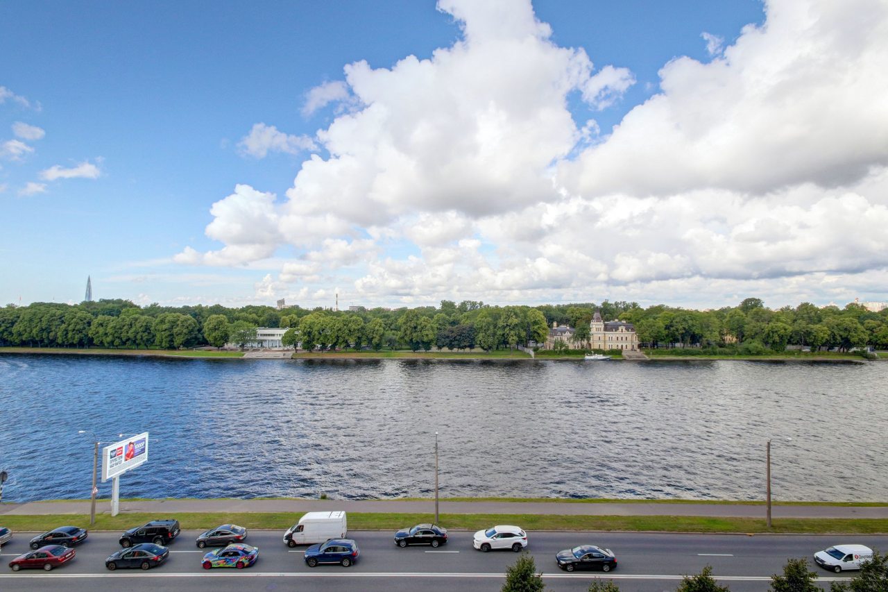 Вид на реку, Апартаменты с панорамным видом на Неву