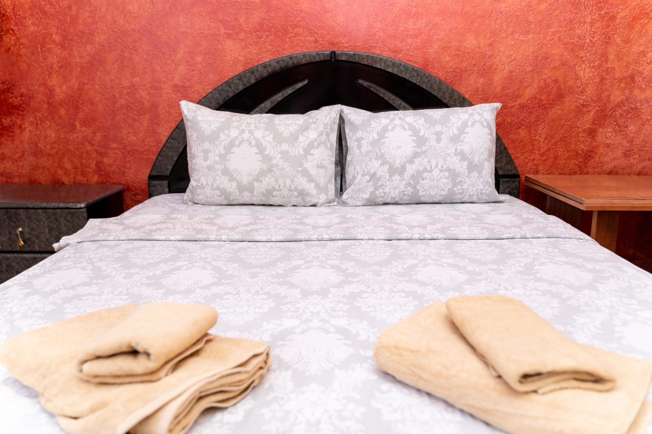 Двухместный (Стандартный двухместный номер с двухспальной кроватью) гостиницы Дворянское гнездо, Витязево