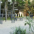 зона workout с тренажерами на открытом воздухе
