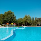 Открытый бассейн с подогревом, Отель Россиянка