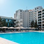 Открытый бассейн с подогревом, Отель Россиянка