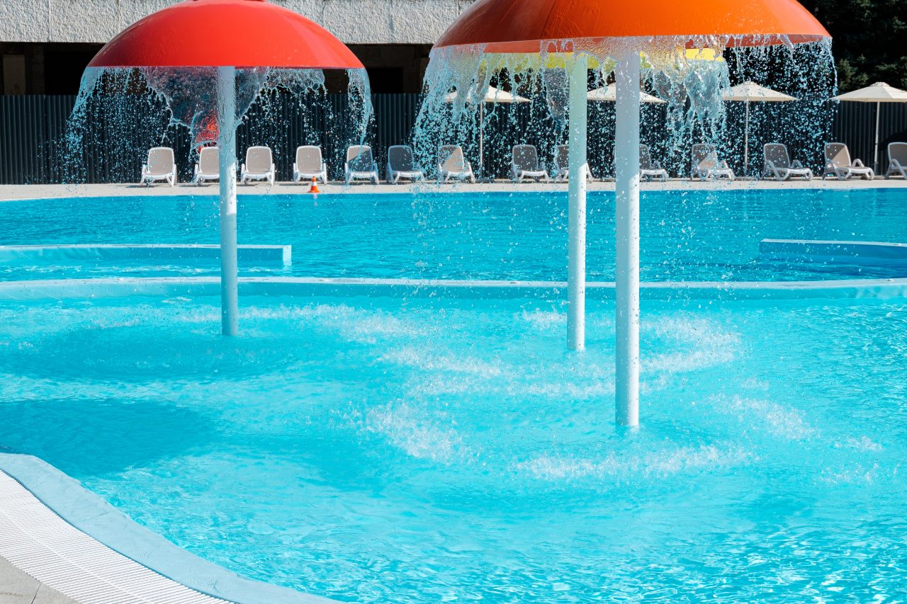 Открытый бассейн с подогревом, Отель Россиянка