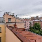 Вид во двор из окна