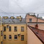 Вид во двор из окна