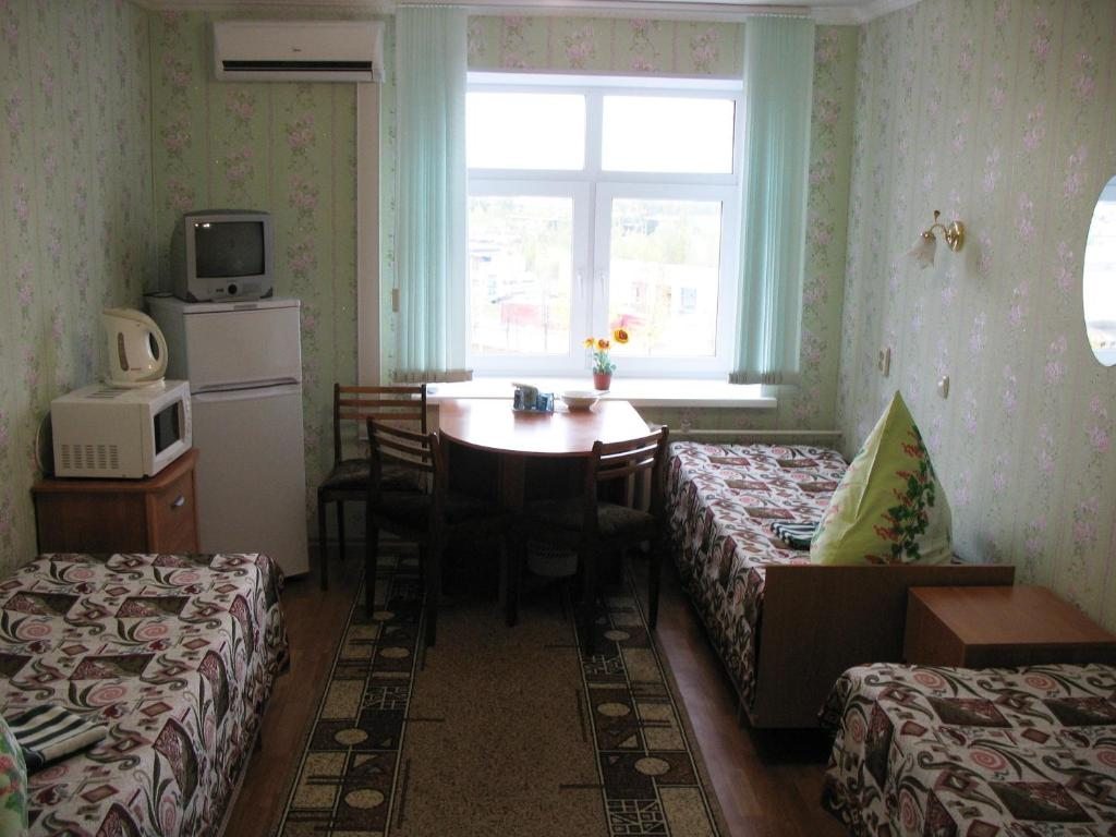 Трехместный (Трехместный номер с общей ванной комнатой) гостиницы Мелиоратор, Ярославль