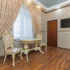 De Luxe, Отель Premium Hotel