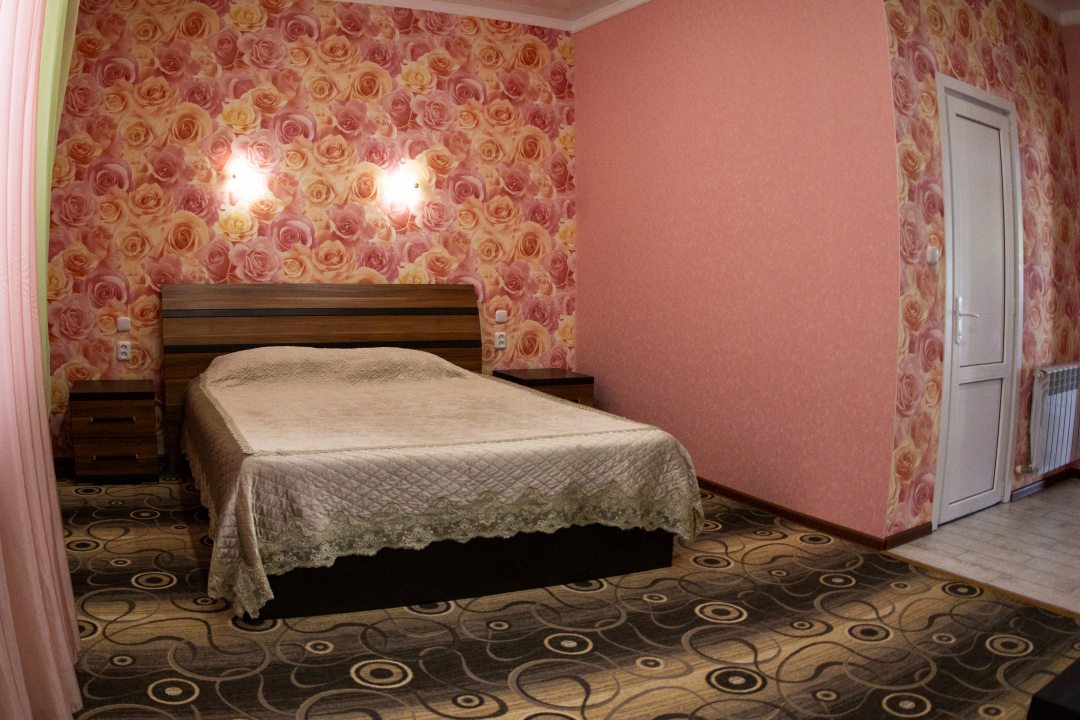 Двухместный (Улучшенный с двуспальной кроватью 13) гостевого дома Красина 38, Лабинск