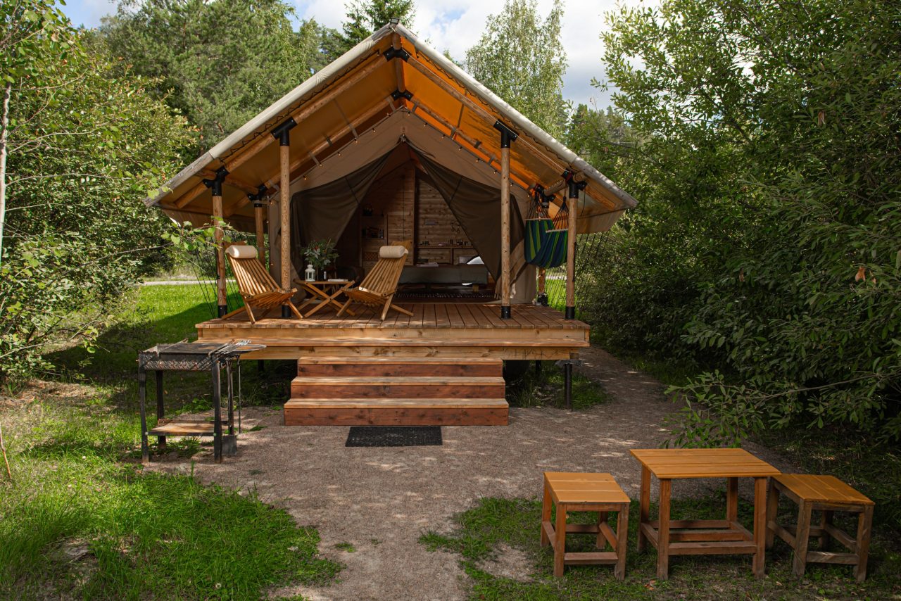 Сафари-тент с мангальной зоной. Уютная веранда.