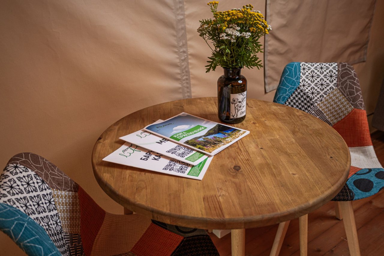 Журнальный столик для работы. Wi-fi. Тепло.