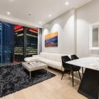 Апартаменты (Трёхкомнатный люкс 38 этаж 100 м² ЖК «Neva Towers»), Апарт-отель InPremium
