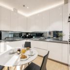 Апартаменты (Трёхкомнатный люкс 38 этаж 100 м² ЖК «Neva Towers»), Апарт-отель InPremium