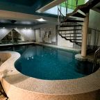 Бассейн, Отель Русь