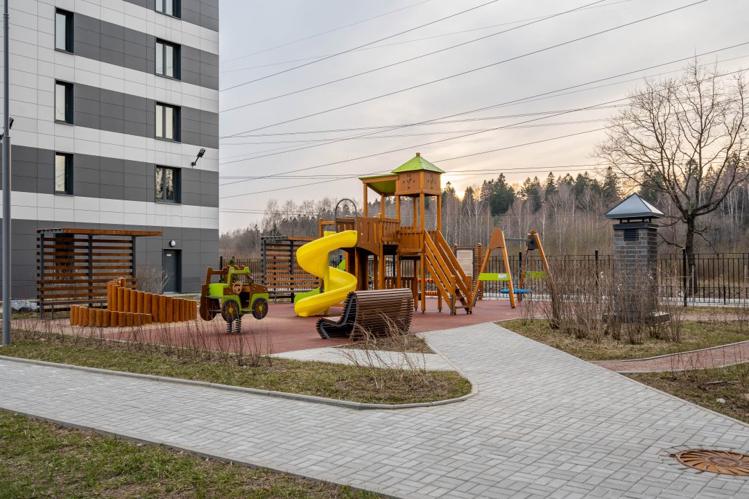 Детская площадка, Апартаменты В Парголово