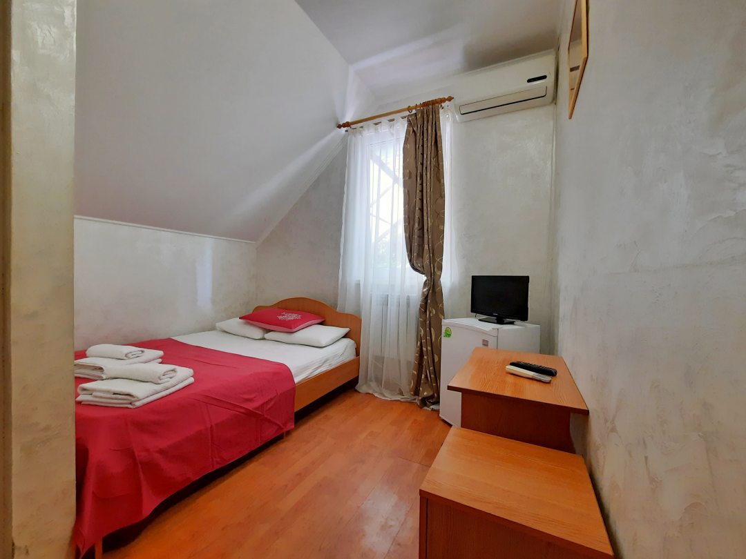 Двухместный (Комфортный 2-х местный номер с двуспальной кроватью) гостевого дома Маргарита, Сочи