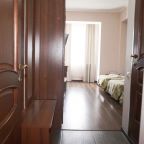 Трёхместный и более (Трехместный номер категории "Стандарт"), Отель Wellhotel&Spa