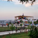 Полулюкс (Superior, 3-х местный 1-а комнатный номер полулюкс улучшенный (с завтраком) с видом на море), Отель Ника