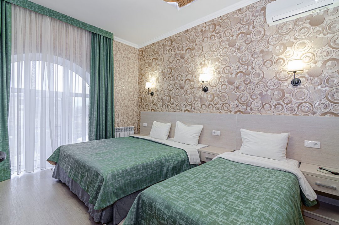Трёхместный и более (Номер 1 категории 2-х комнатный комфорт) отеля ВИЛЛА РОВАДОС, Витязево