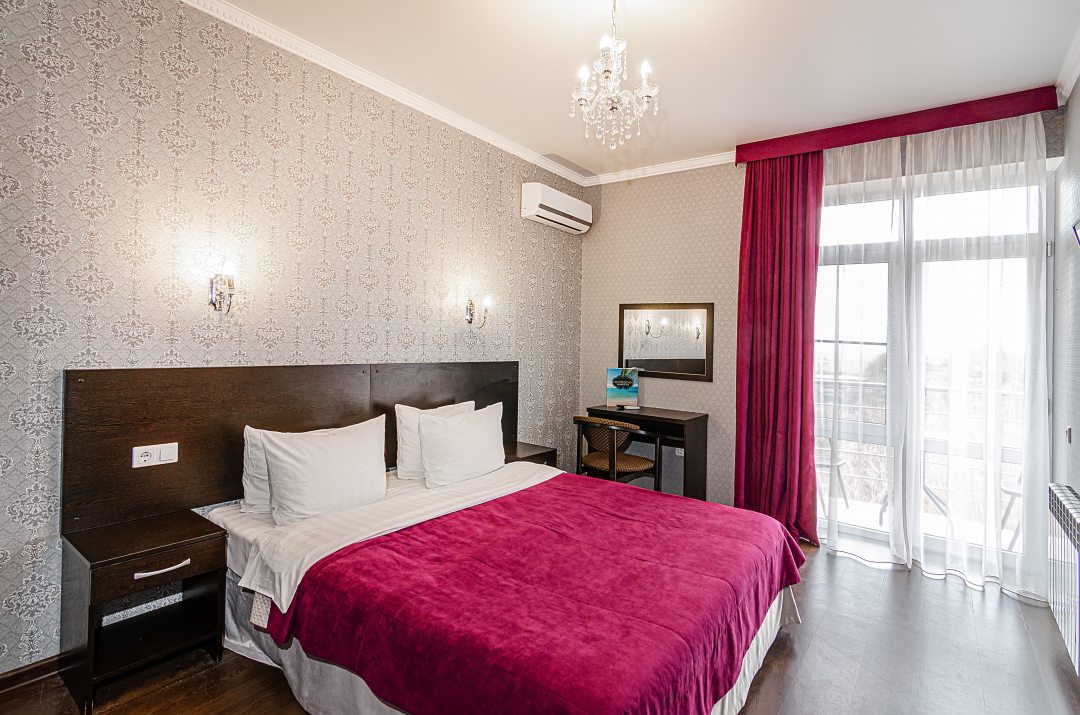 Трёхместный и более (Номер 1 категории 2-х комнатный с кухней Комфорт) отеля ВИЛЛА РОВАДОС, Витязево