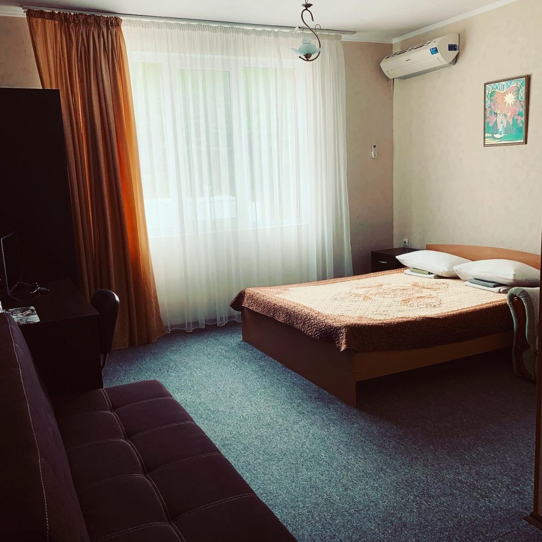 Двухместный (Комната №2 (Двуспальная кровать. Без балкона)) гостиницы Монако, Агой