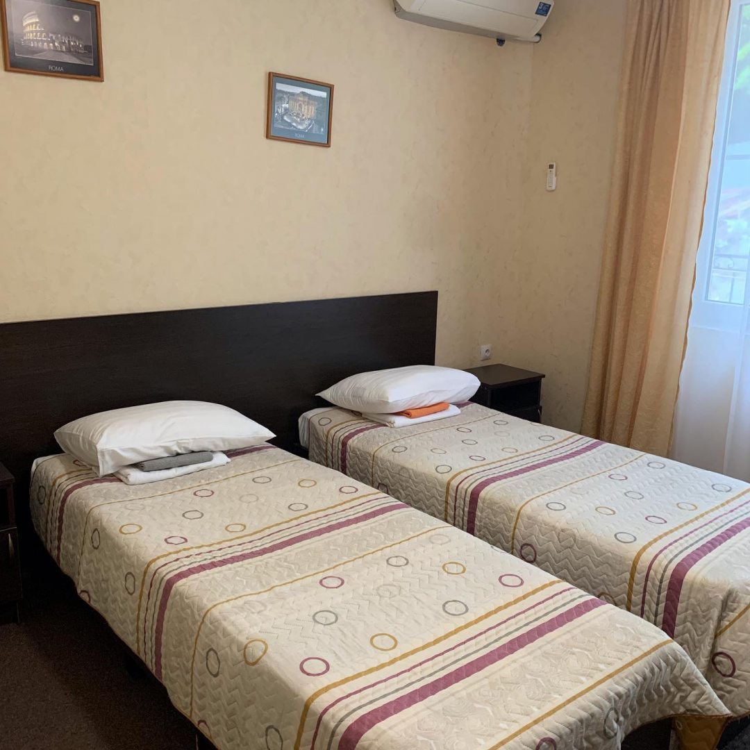 Двухместный (Комната №7 (Раздельные кровати. С балконом)) гостиницы Монако, Агой