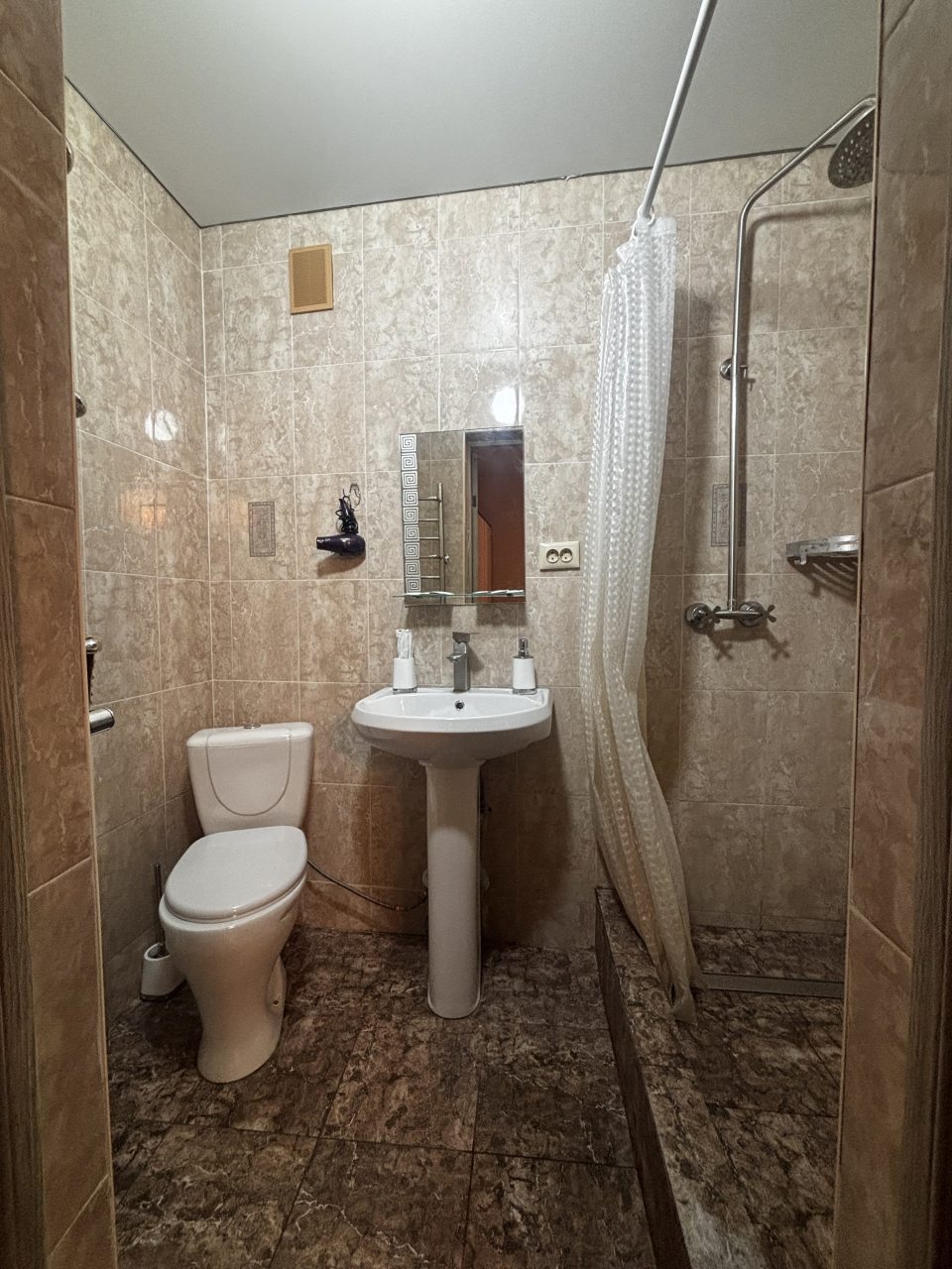 Трёхместный и более (Трехместный номер), Гостевой дом У РЕКИ