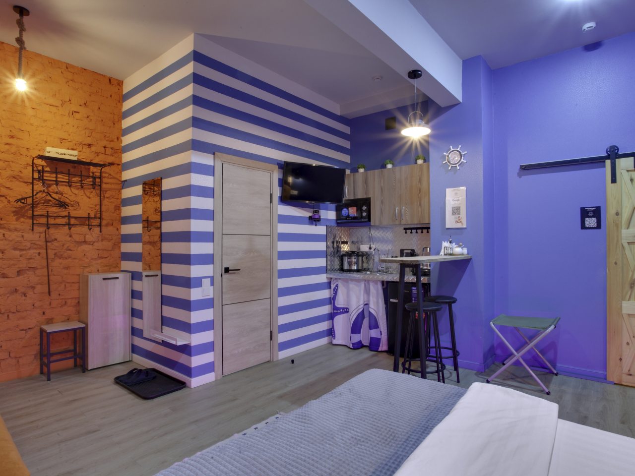 Студия с кухней и финской сауной «Леший» с отдельным входом