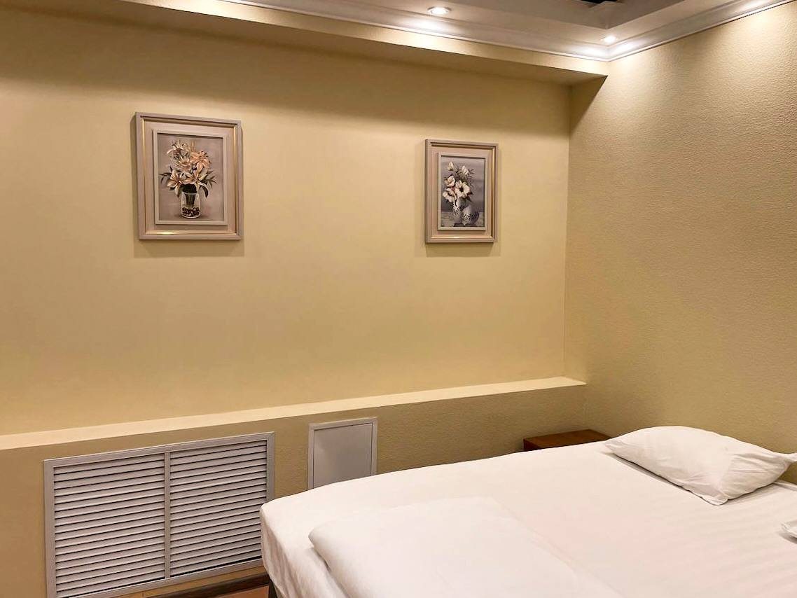 Двухместный (Двухместный номер плюс с двуспальной кроватью без окна с общей ванной комнатой) отеля На Бауманской, Москва