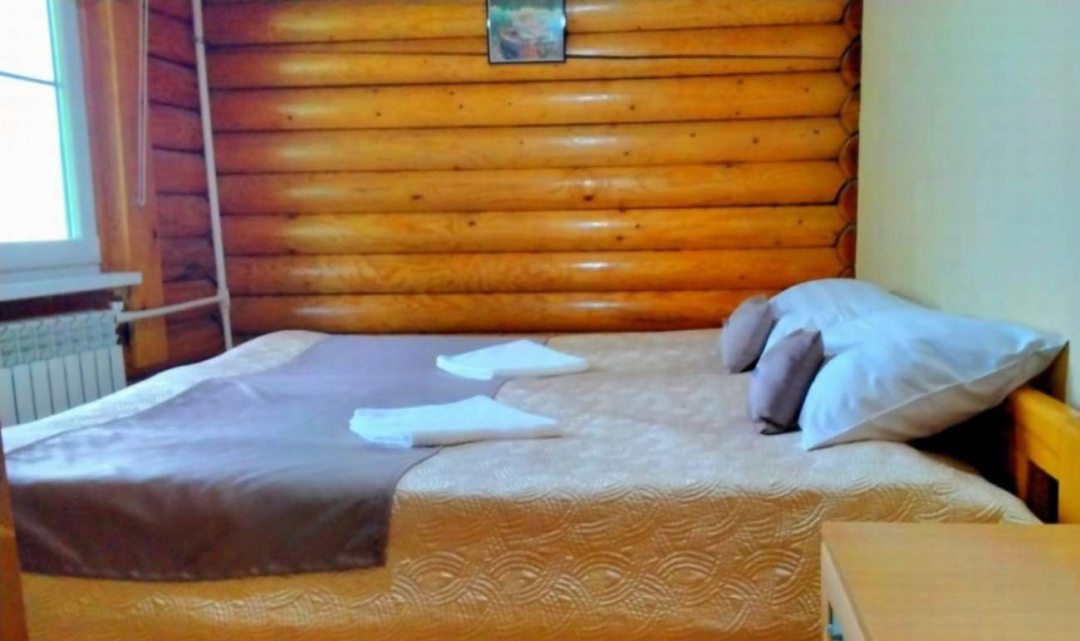 Десятиместный (Отдельный дом 5-комнатный на 10-12  гостей) базы отдыха Тхач от Травел Хотелс Антураж, Даховская