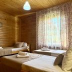 Трехместный (Комната с кухней (Корпус Б)), Гостевой дом Тхач от Травел Хотелс Антураж