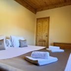 Десятиместный (Отдельный дом 5-комнатный на 10-12  гостей), Гостевой дом Тхач от Травел Хотелс Антураж