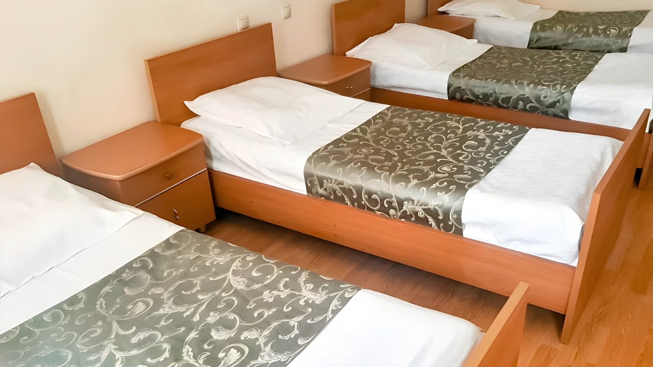 Четырехместный (Кровать в 4-местном общем номере) отеля KDO Махачкала