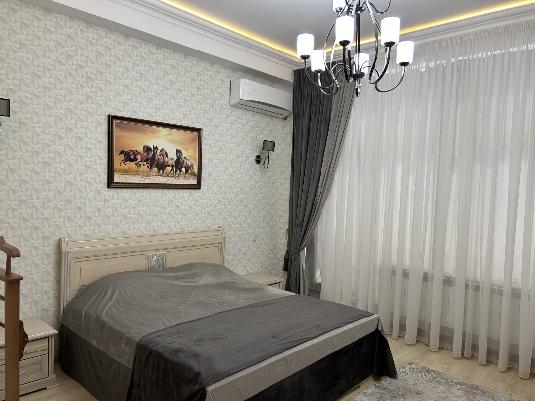 Двухместный (Номер 104 с двуспальной кроватью) гостиницы Лезгинка, Дербент