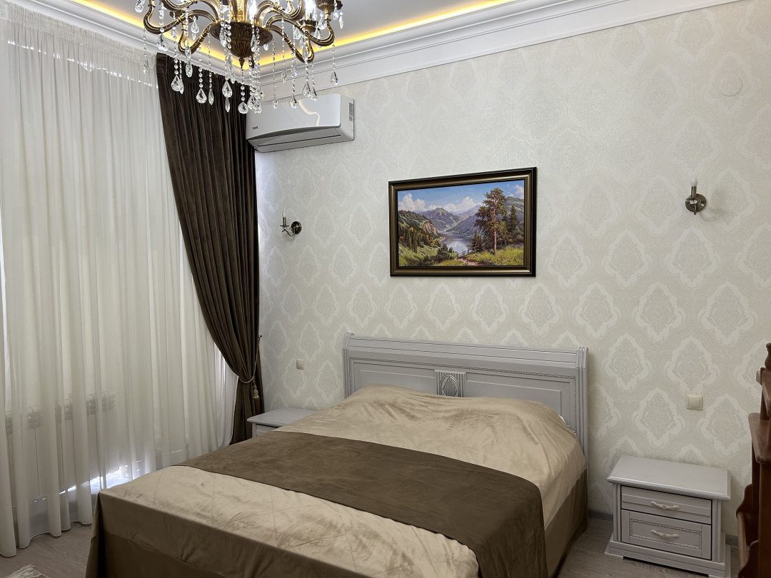Двухместный (Номер 103 с двуспальной кроватью) гостиницы Лезгинка, Дербент