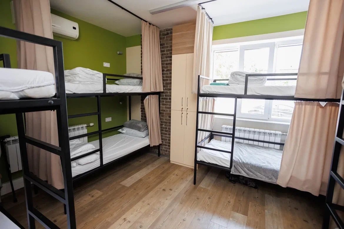 Восьмиместный (Кровать в общем женском номере с 8 кроватями с общей ванной комнатой) хостела Re Hostel Premium, Новосибирск