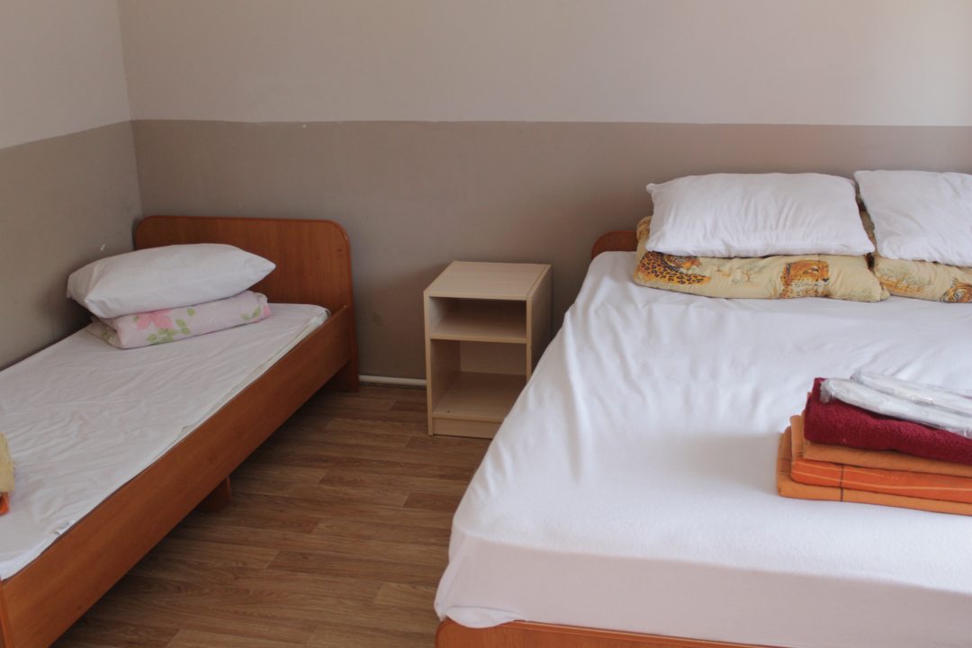 Трехместный (Одна большая кровать +раскладушка (3-1)) гостиницы Стриж, Исетское