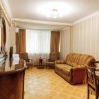 Жильё полностью ваше, Апартаменты 3-комнатная квартира в центре Адлера